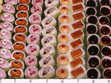 Palette de petits fours frais
