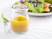 Voici la vinaigrette secrète de 750g pour donner du goût à n’importe quelle salade !