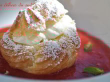 Choux chantilly mangue et coulis  de fraises