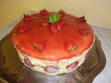 Fraisier et son coulis de fraises