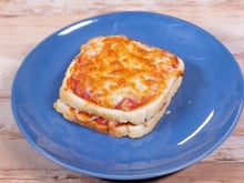 Cette pizza-croque au Air fryer est la recette parfaite pour un repas express en semaine