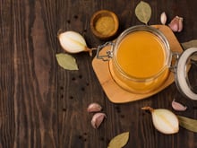 “L'astuce pour que ce soit rapide” : Stéphanie Le Quellec a une méthode pour faire un délicieux bouillon sans y passer des heures !