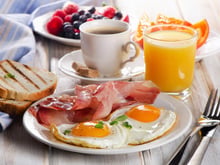 Petit-déjeuner : les aliments sous-cotés à privilégier (et ceux à éviter) selon une diététicienne