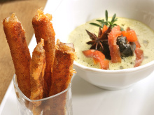 Escargots de Bourgogne poêlés au Vin Jaune, crème d'oseille et truite fumée des planches, gressins au Comté fruité