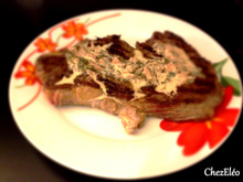 Côte de bœuf et sa sauce aux herbes