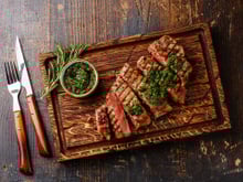 Stop aux microbes : nos atuces pour prendre soin de vos planches en bois