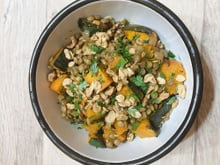 Salade de lentilles au potimarron rôti et granola salé