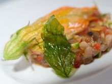 Caponata glacée, fleur de courgette farcie au homard