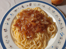 Spaghetti et compotée d'oignons doux