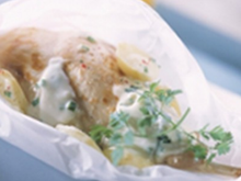 Cuisses de lapin en papillote et sa crème citronnée aux herbes