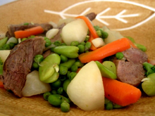 Jeunes légumes sautés au wok et émincé de canard