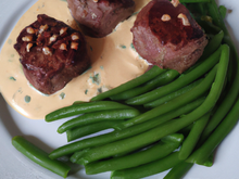 Tournedos accompagnés de ses haricots verts et sa sauce roquefort