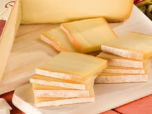 Rappel produit : attention, ce fromage à raclette vendu en grandes surfaces ne doit pas être consommé !