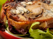 Terrine tiède de Fourme d'Ambert pommes, artichauts et jambon de pays, salade d'endive et betterave.