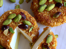Camembert pané aux amandes et pistaches en friture