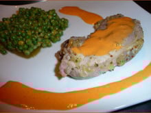 Selle d'Agneau aux arômes de Moutarde, Fine Gelée de Menthe avec ses Petits Pois, Ecume légère de Poivron façon Sabayon