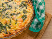 “Ça va permettre de la colorer et de la parfumer ”: Cyril Lignac dévoile son astuce pour réaliser une quiche aux légumes verts, déclinable selon vos envies !