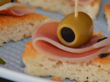 Cake salé au jambon et aux olives pour l'apéritif