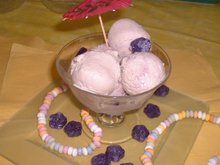 Glace au sirop de violette