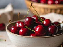 Vous aimez les cerises ? Vous avez raison, elles ont de nombreux bienfaits : un médecin les liste