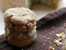 Whoopies pies noisettes et Fourme d'Ambert