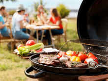 Cette astuce pour laver facilement la grille de son barbecue avec une célèbre boisson !