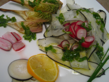 Salade détox légumes primeurs et vinaigrette aux fanes