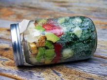 Ces salades en bocaux Mason Jar qui font fureur aux USA : vous connaissez ?