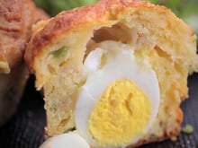 Mini-cakes surprise aux œufs durs