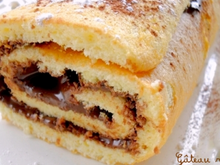 Gâteau roulé fourré à la pâte à tartiner