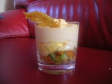 Verrine de petits légumes à l'orange avec sa chantilly de carotte et une tuile gruyère, orange