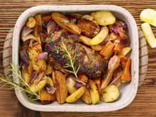 Rôti d'agneau au romarin et ses légumes