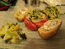 Poireaux mystères enroulés de Jambon de Pays, et ses Pommes de terre croquantes.