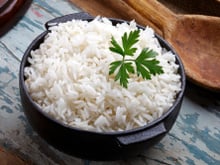 Ce geste qu’il ne faut surtout pas oublier avant de cuire du riz !