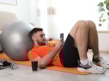 Entre body challenge et grignotages à gogo : l'impossible choix du confinement