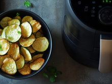 Chips de courgettes au Airfryer : l’astuce pour qu'elles soient ultra-craquantes sans un gramme de gras (prêtes en 8 minutes)