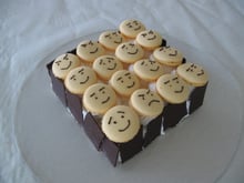 Brownie au chocolat, orange et coques à macarons