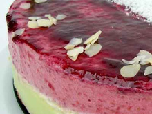 Bavarois à la framboise, pistache et noix de coco