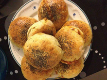 Buns fourrés à la viande de bœuf hachée ou poulet et mozarella