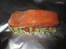 Papillote de saumon courgette et de tomate