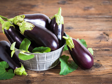 Aubergine Hasselback : la recette gourmande à la mozzarella et au parmesan qui va détrôner vos gratins