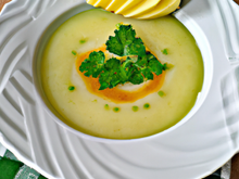 Velouté de pommes de terre à la sauce verte