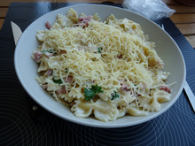 Pâtes carbonara avec crème fraîche et persil