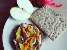 Lieu pané aux fruits secs et purée aux deux pommes