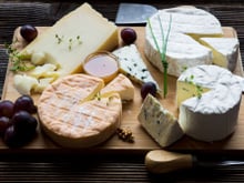 Apprenez à découper correctement chaque fromage