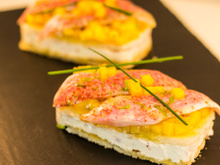 Canapé mangue et filet de rouget