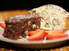 Duo de cakes noir et blanc aux noisettes