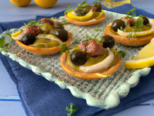 Tartelette à la sardinade, aiguillettes d'olives citronnées