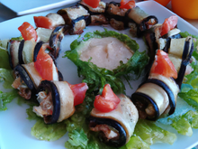 Roulés aux aubergines tomates et crabes, sauces cocktail légère