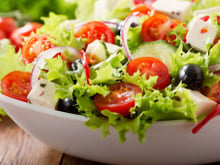 Oubliez la salade de tomates : cette alternative fruitée ultra rafraîchissante est le dîner parfait pendant la canicule